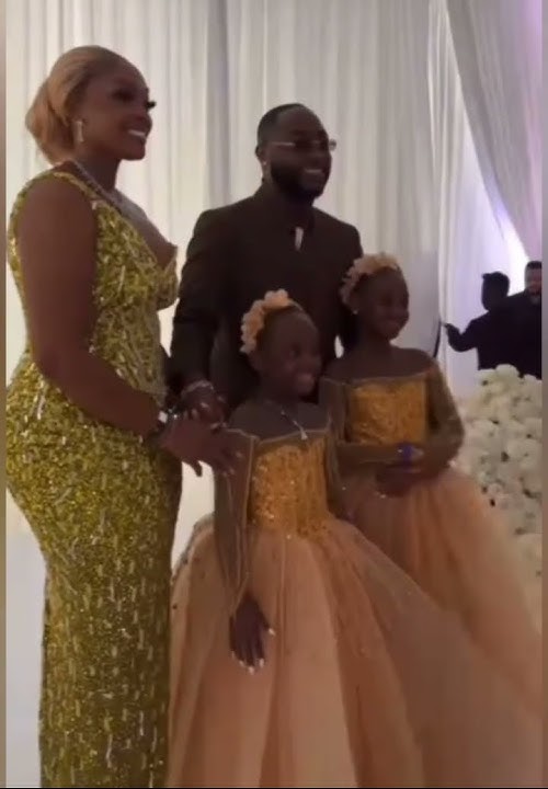 CHIVIDO2025: DAVIDO AND HIS MOTHER WITH HIS TWINNY DAUGHTER AT HIS WHITE WEDDNG IN MIAMI 🇺🇲