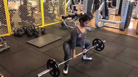 Agachamento Sumo com barra