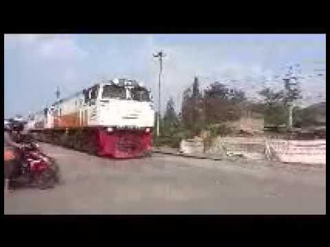 Kereta Api Di Dua Sisi ( Part 2 )