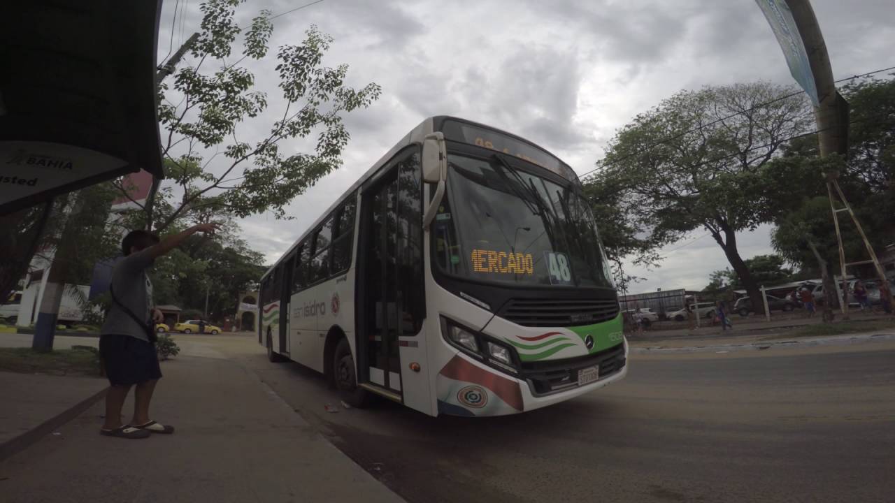 Teo (persona con discapacidad) prueba los buses de Asunción (2016)