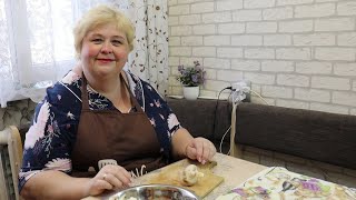 Готовлю вкусный грибной суп и гуляш с гарниром. Сухарики из баранок.