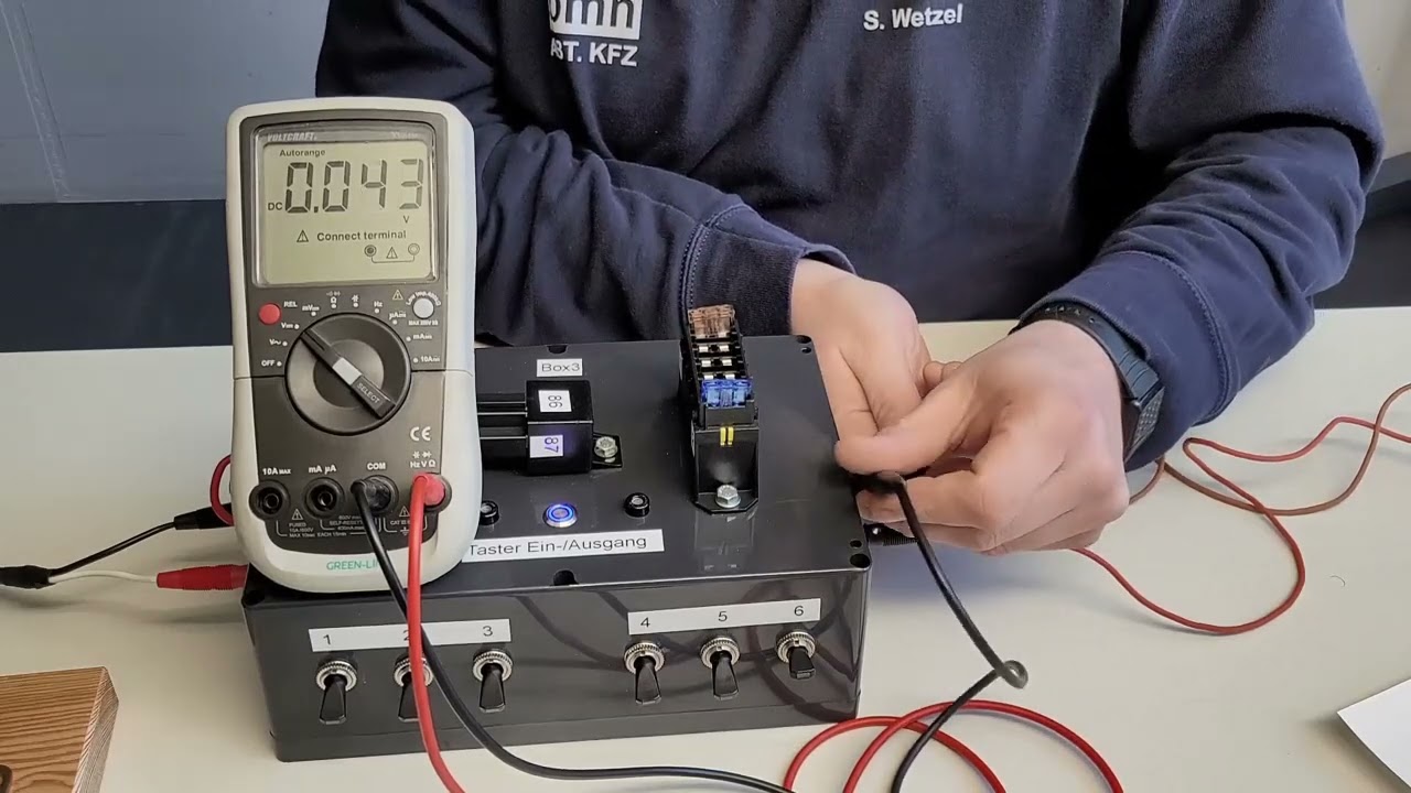 KFZ-Sicherung prüfen mit Multimeter 