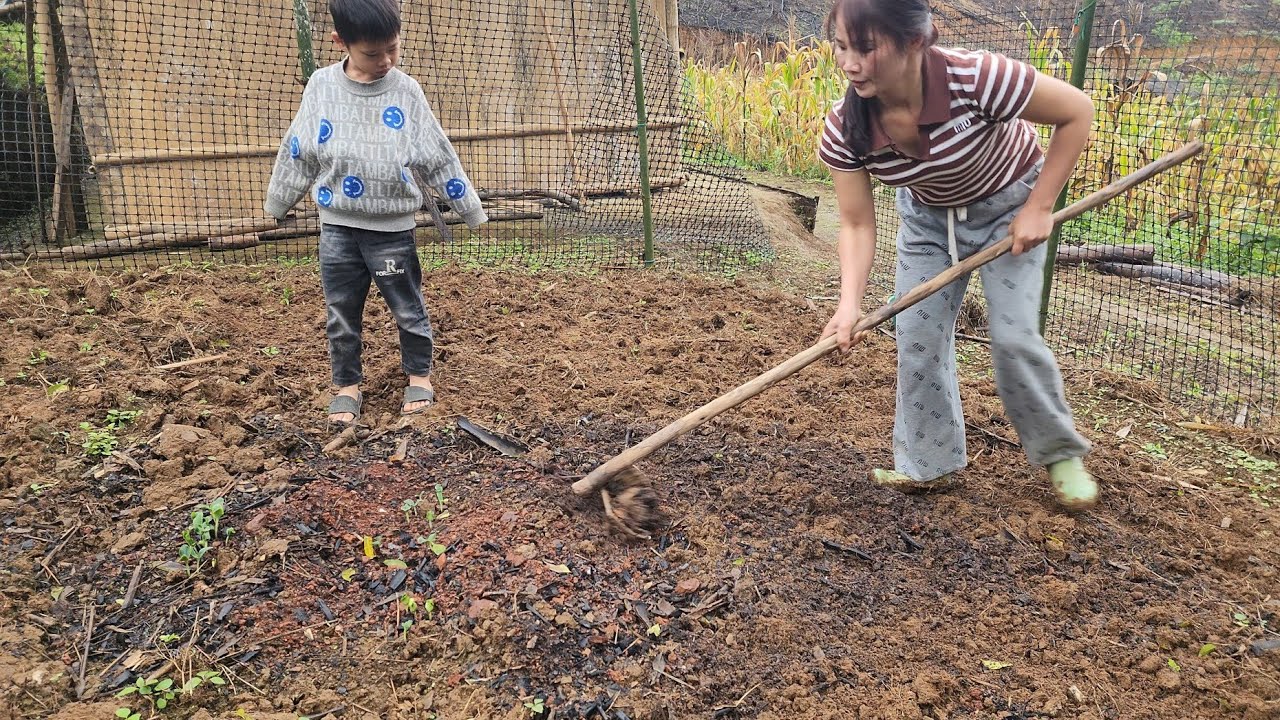 The single mother raising her child on the farm lived a life of poverty.