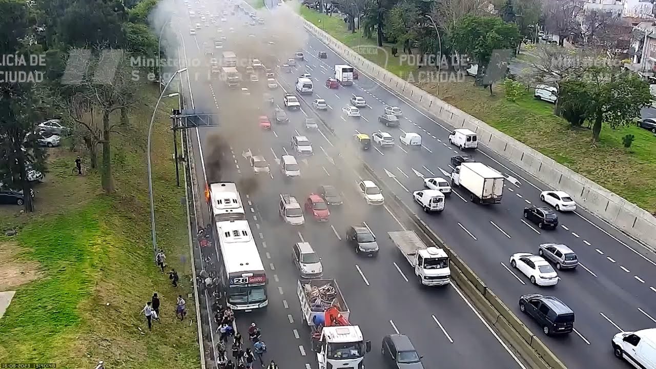 Incendio de colectivo en General Paz