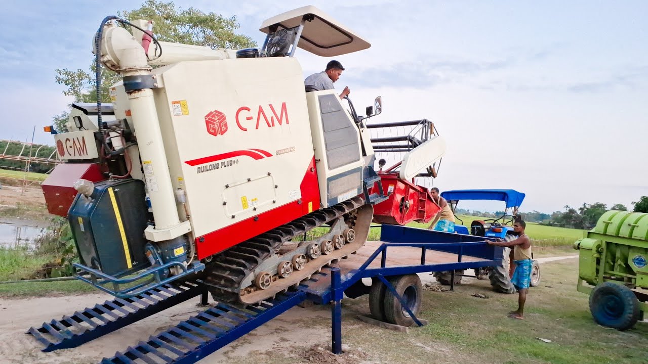 GAM Combined Harvester Machine Loading On New Holland Di 4710 Tractor Pulling || Harvester Trolley