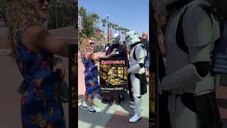 Asking Comic Con cosplayers what their character’s favorite song is! #interview #cosplayer #trends