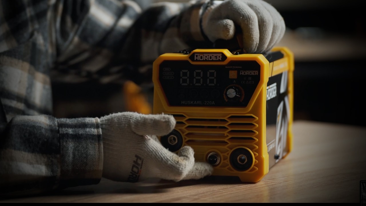БЮДЖЕТНЫЙ сварочный ПОЛУАВТОМАТ HÖRDER HUSKARL 22OA без газа для новичков и профессионалов