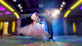 Первый танец Владимира и Анастасии  Видеооператор, видеосъемка, видеограф на свадьбу Курган, 2023 г