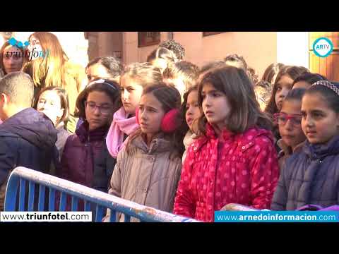 Visita de escolares a la última gigantografía