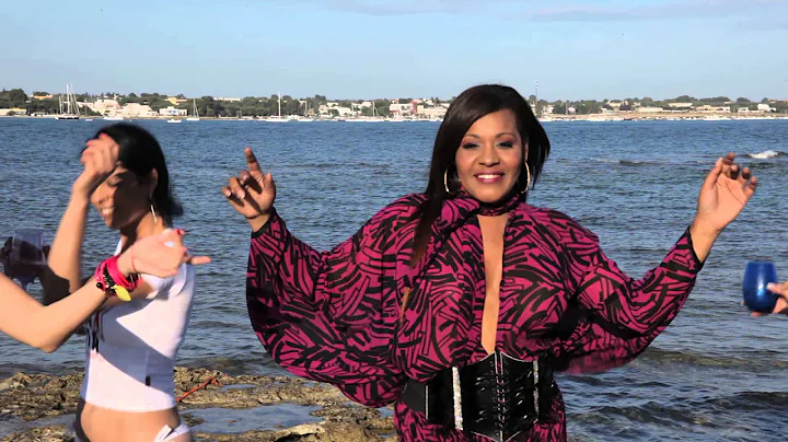 Regina "The Girl from Ipanema" Backstage