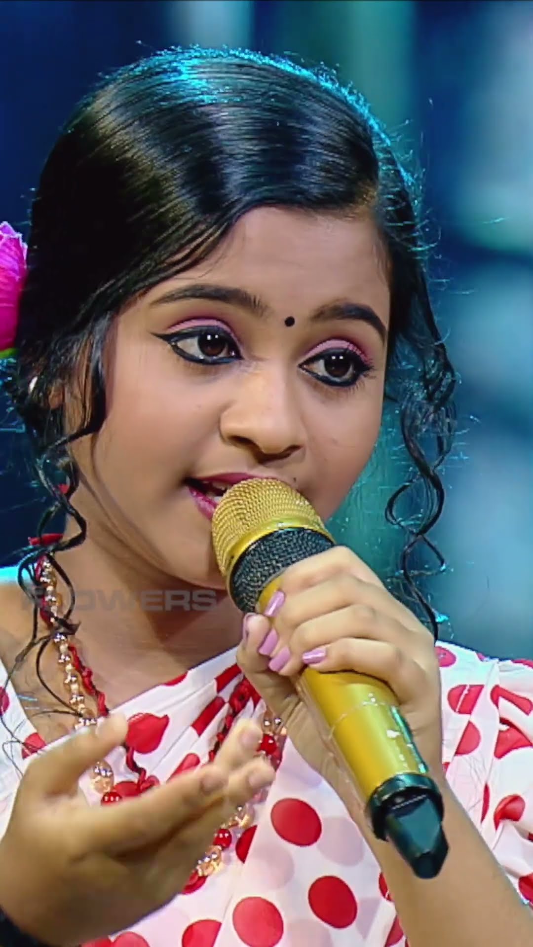 മനം നിറയ്ക്കും ആലാപനവുമായി പാർവണ!