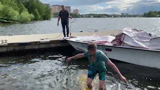 спуск на воду катера на подводных крыльях Волга