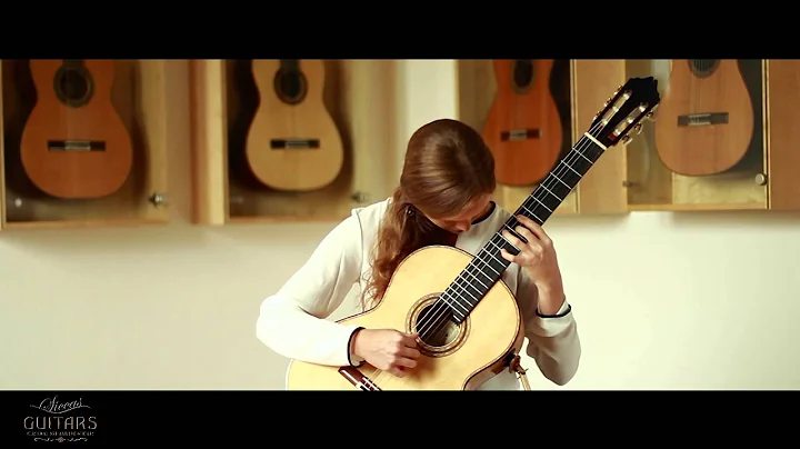 Jessica Kaiser plays 'Collectici Intim V - La Fris...