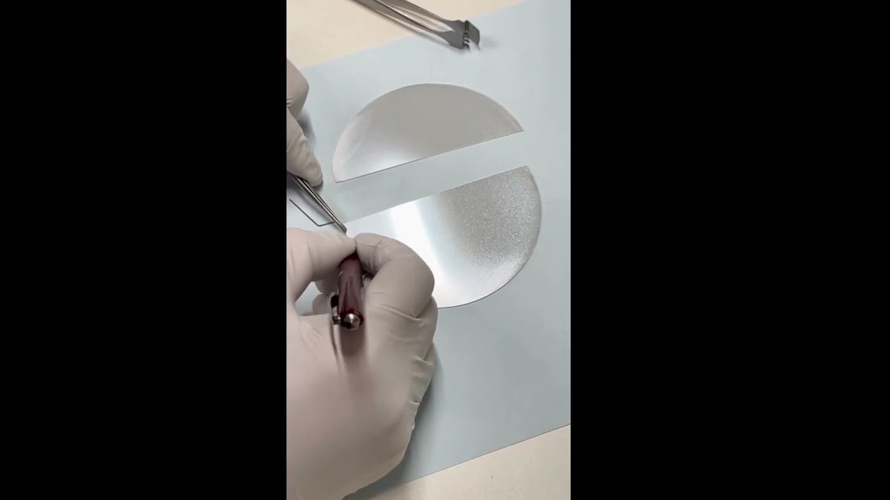 How to manually cut sapphire wafer into square pieces