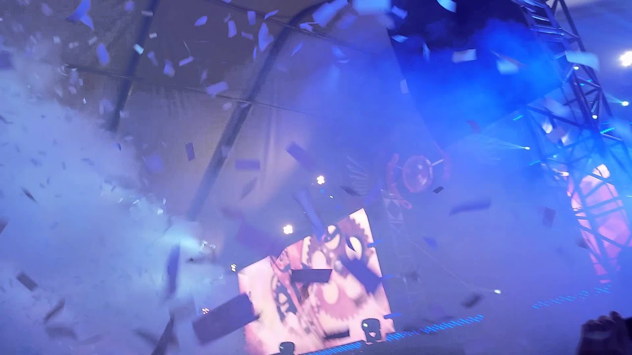 Porter Robinson @ Countdown NYE - YouTube