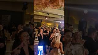 Sahtekârlar Dizisinin Yıldızı Yüsra Geyik Volkan Alkılıçın Düğününde Böyle Eğlendi