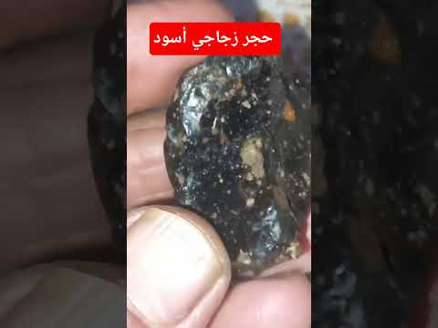 قناة الأحجار الجميلة هشام النيازك هي بقايا صخرية أو معدنية من الفضاء