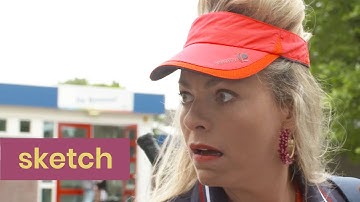 Jaloerse moeders op het schoolplein | Sketch | Het Klokhuis