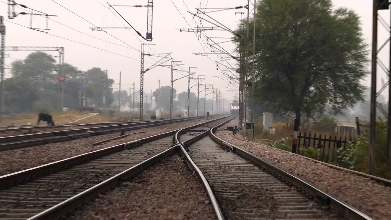 12438 H.Nizamuddin - Secunderabad Rajdhani at 130 km/h - FZ1000