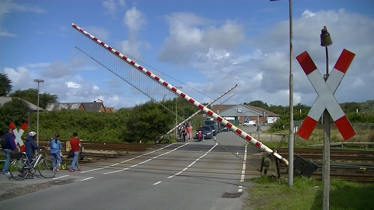 Spoorwegovergang Westerland (D) // Railroad crossing // Bahnübergang
