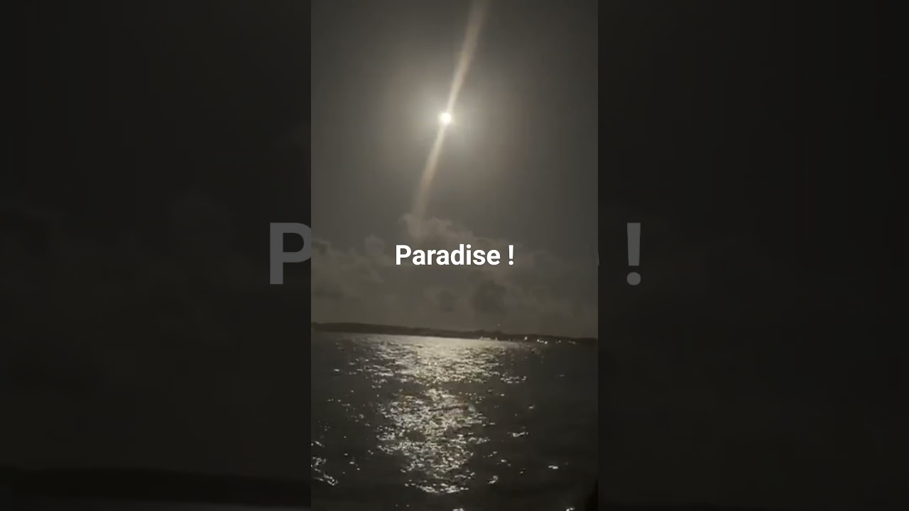 ⁣Waking up 4:45 am to Paradise @