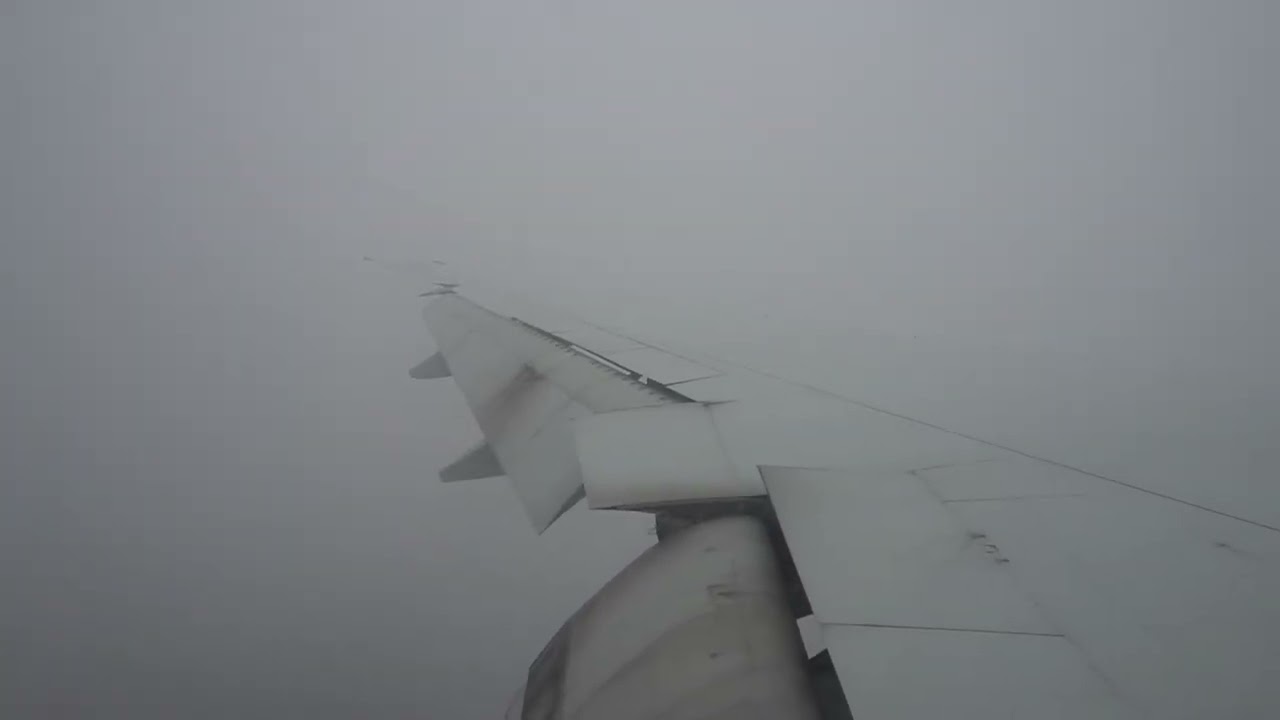 Delta 777-200LR Landing in Atlanta in Stormy Weather