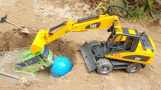 Car Toy Excavator Pretend Play with Balls.