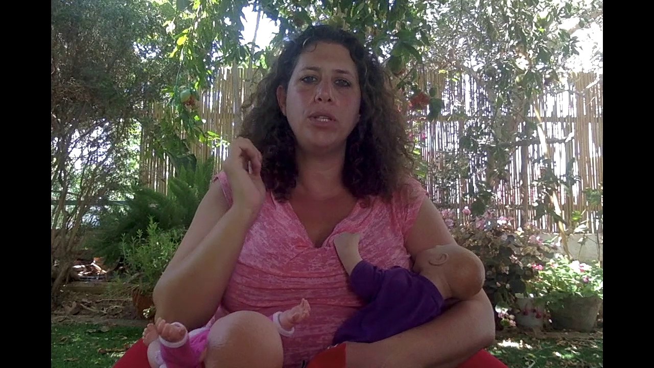 הנקת תאומים - תנוחת רכבת