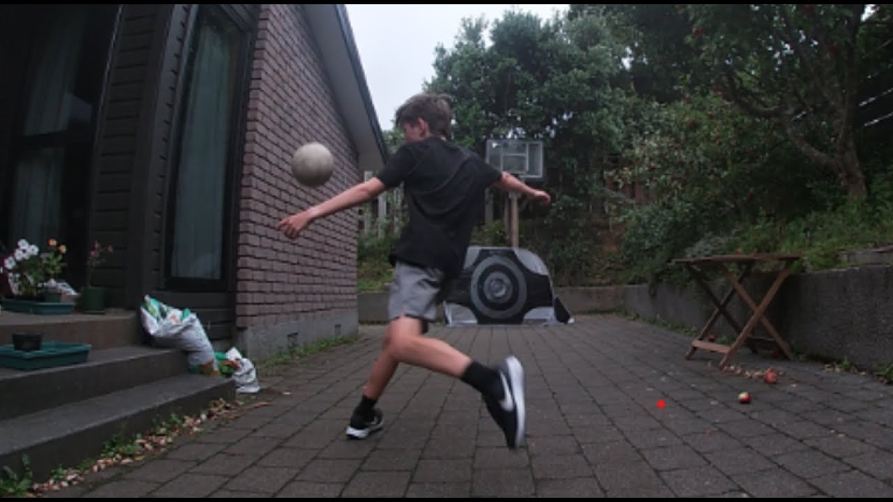 THE BEST TRICK SHOT EVER IN THE ULTIMATE FOOTBALL CHALLENGE! YouTube