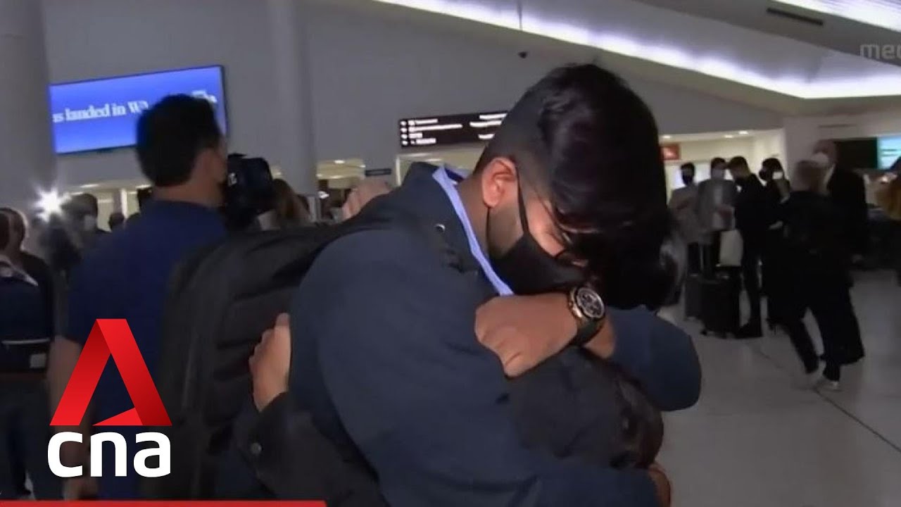 Tearful reunions as Western Australia ends one of world's longest COVID-19 border closures