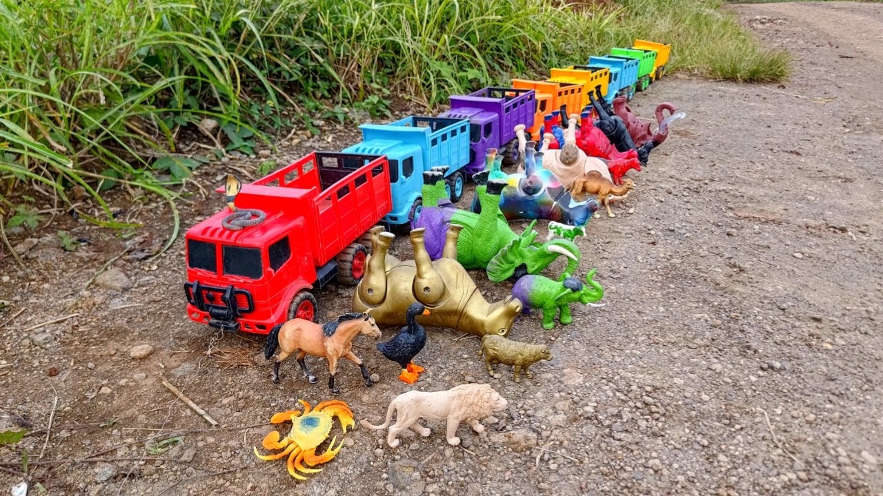 Wow‼️ Angkut Sapi Lucu Warna Warni Gajah Kuda Unta Mammoth Singa Bebek Kepiting dengan Truk Oleng