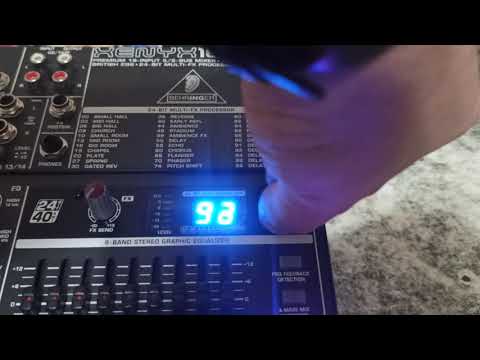 Микшерный пульт Behringer xenyx 1832FX