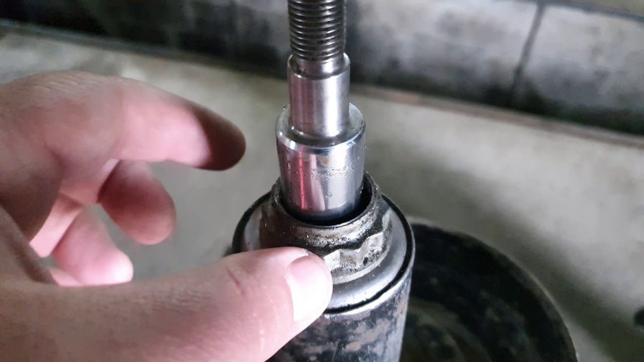 Opel kadett как открутить картридж стойки амортизатора - YouTube