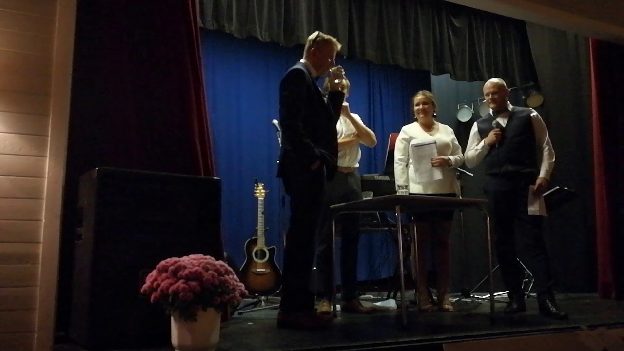 Fremføring av avis - Roar 60 år