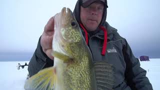 How to Find Fish on BIG LAKES (Ice Fishing Tips)