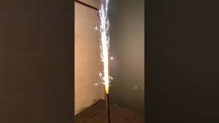 Свечи в торт -Favorite Pyro Group-TKF359- дл 25 см. - вр раб 60сек. - высота искр 55см. -в упак 4 шт