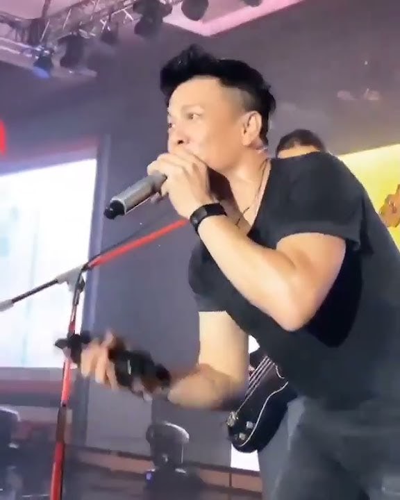 Ariel Noah - Menghapus Jejakmu | live concert