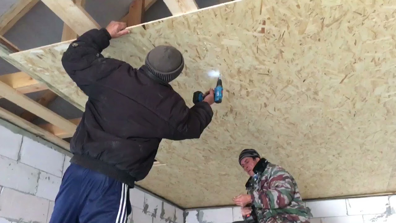 СТРОИМ ГАРАЖ//ЧАСТЬ 5//ВАРИМ ВЪЕЗДНЫЕ ВОРОТА//ПОДШИВАЕМ ПОТОЛОК. - YouTube