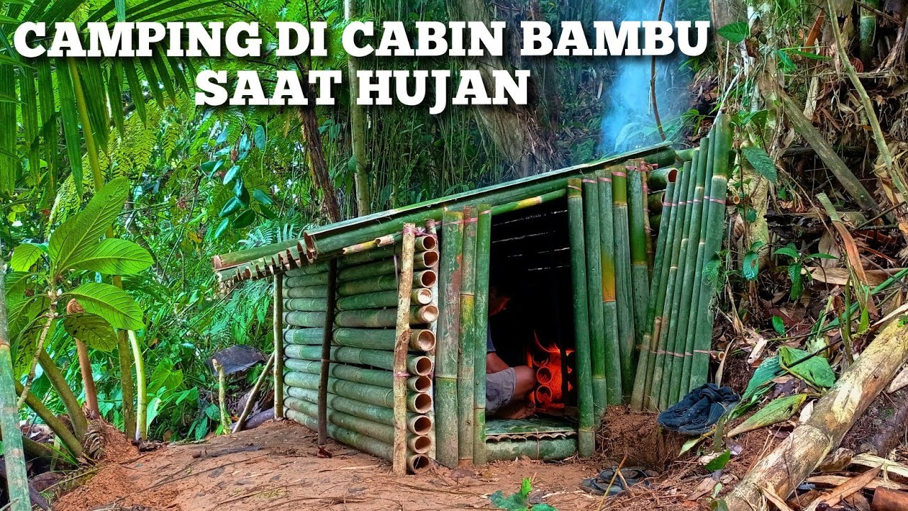 SOLO CAMPING SAAT HUJAN, MEMBANGUN CABIN BAMBU DALAM TANAH, TIDUR ...