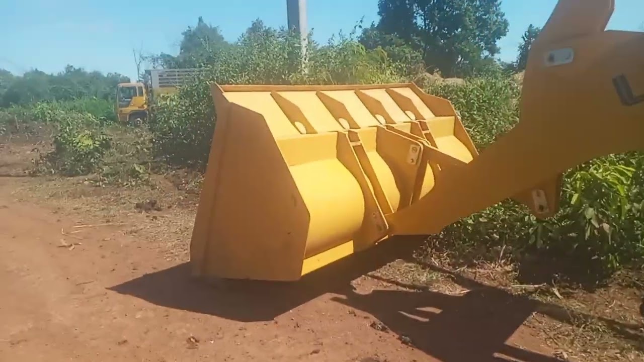 ສ້ອມແປງເສັ້ນທາງຄົມມະນາຄົມ/ส้อมแปงเส้นทางคมมะนาคม