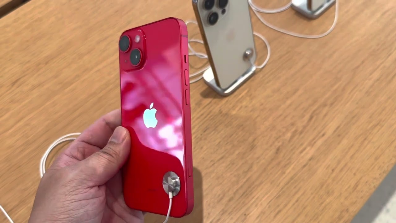紅色iPhone 14 拍給你看！ - YouTube