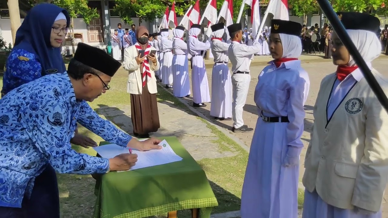 Sertijab dan Pelantikan Pengurus OSIS MTsN 1 Brebes 1.10.22