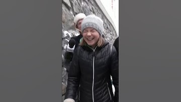 Greta trakteert spottende verslaggevers op kenmerkende sarcasme tijdens bezoek aan het World Econ...