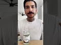 La caspa y el partido de vello de bigote y barba se evitan aplicando aceite.