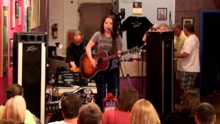 Ashley Mcbryde - Everything's Better On The Water (HD) chords