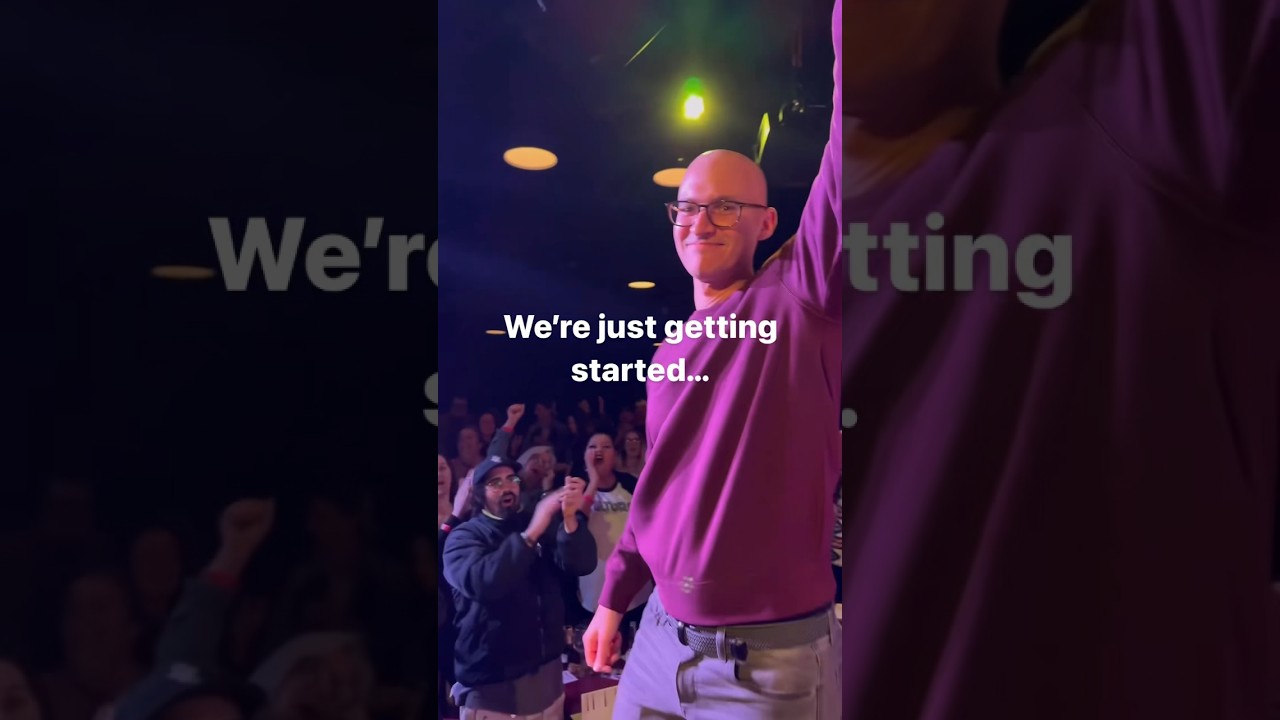 Crowd Screams Comedian Out of 2023!