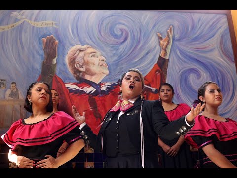 Vivir Quintana - Cancin sin miedo- con el mariachi "Mexicana hermosa"