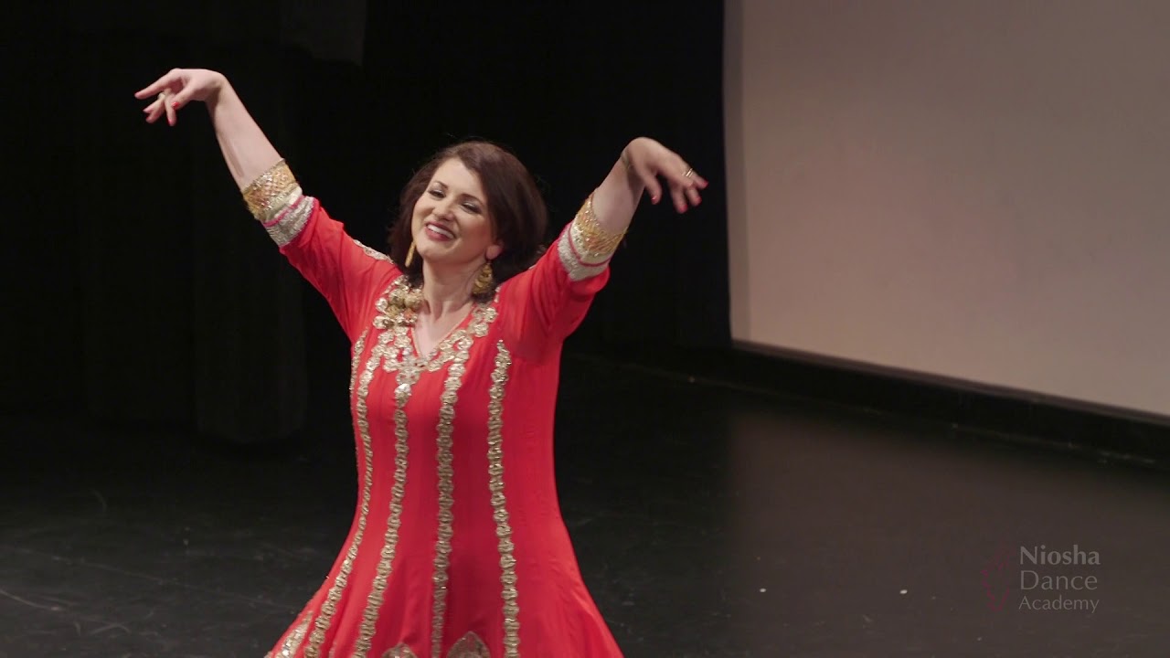 ⁣Niosha Nafei Jamali dancing to Shabe Toolani by Ali Molaei, From Niosha Dance Academy, Yalda night.