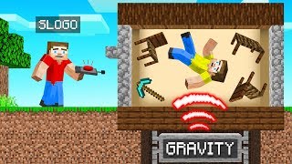 I TROLLED My FRIEND With This REVERSE GRAVITY Mod (Minecraft)