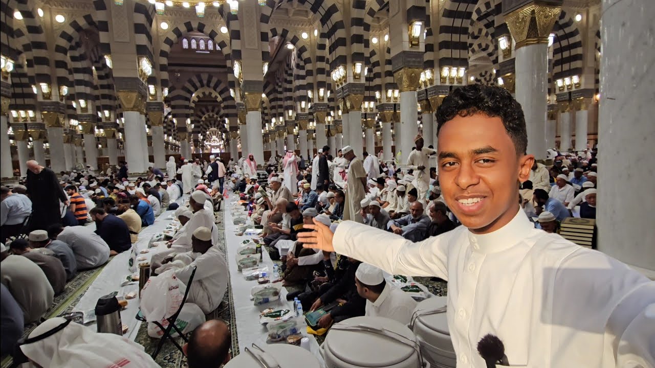 شاهد أول يوم رمضان سفرة إفطار صائم🇸🇦 في المدينة المنورة داخل مسجد النبوي🌙🌙